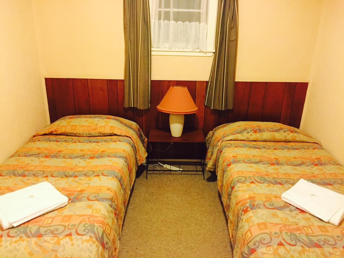 Golden Springs Motel, Holiday Park Rotorua Extérieur photo