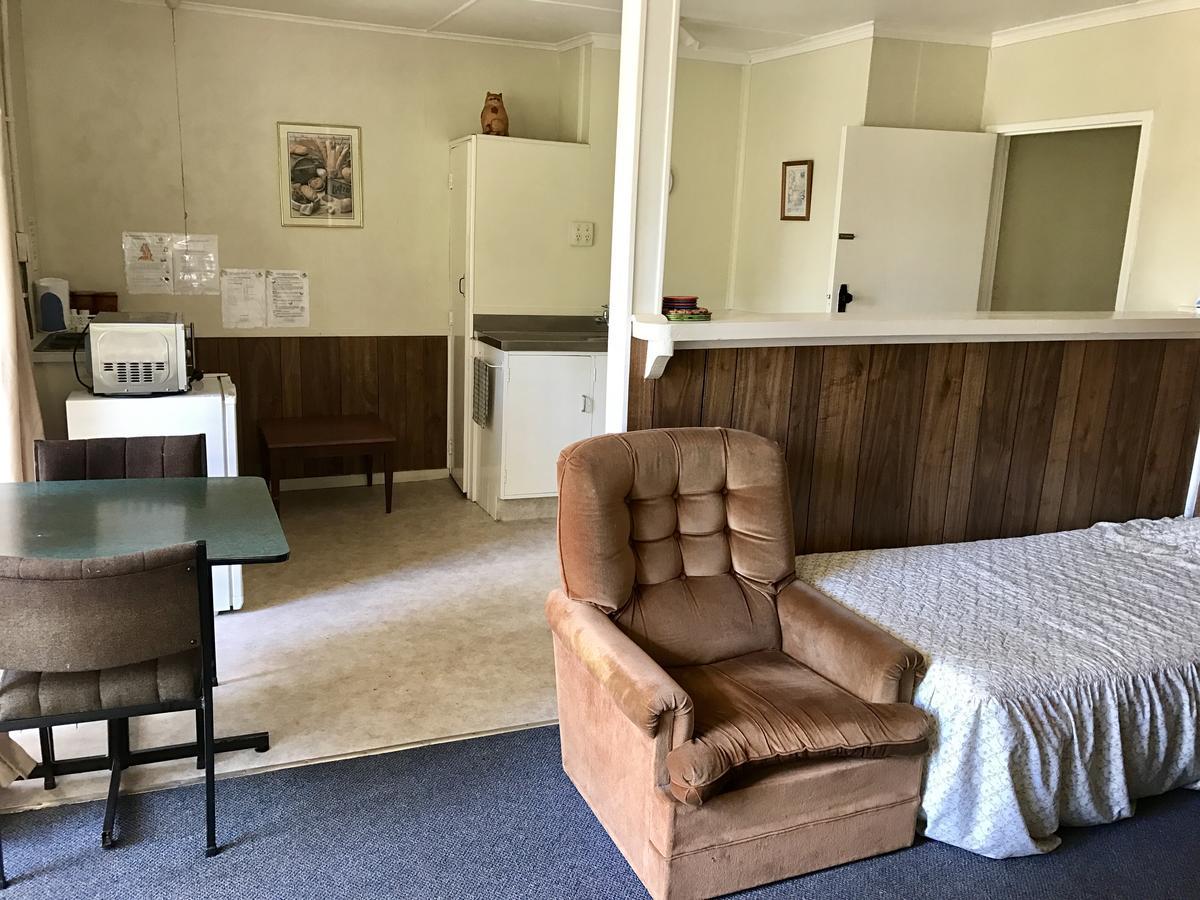 Golden Springs Motel, Holiday Park Rotorua Extérieur photo
