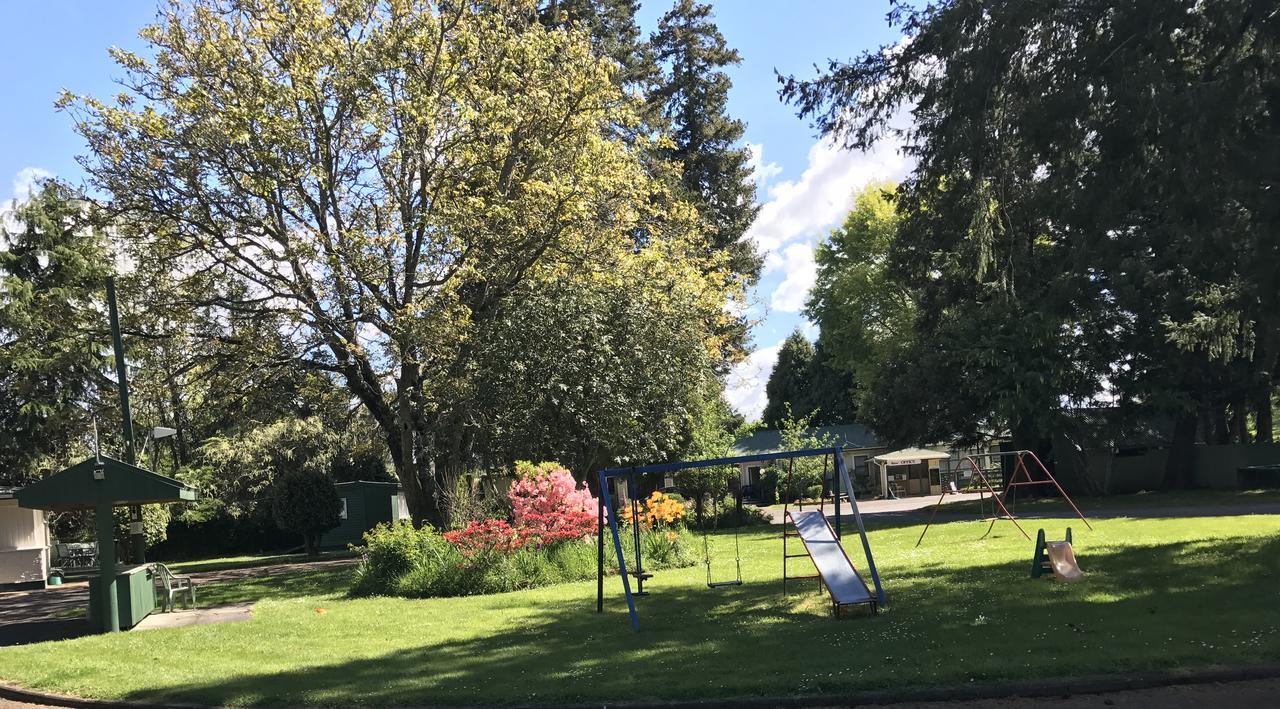 Golden Springs Motel, Holiday Park Rotorua Extérieur photo
